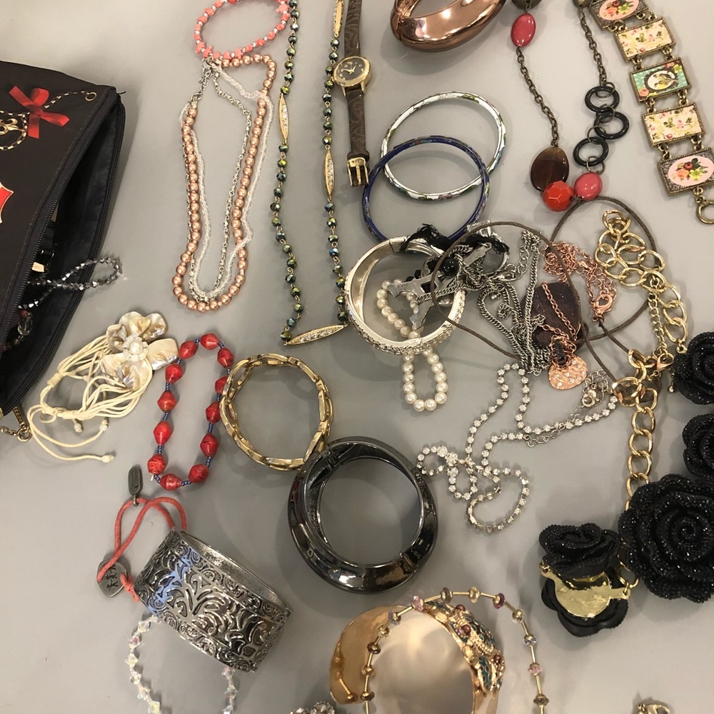 SOLD***** jewelry lot in makeup bag over 20 pieces